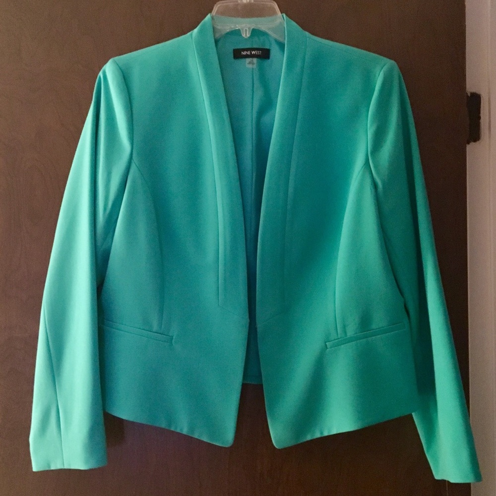 Ladies NWT Nine West Blazer.